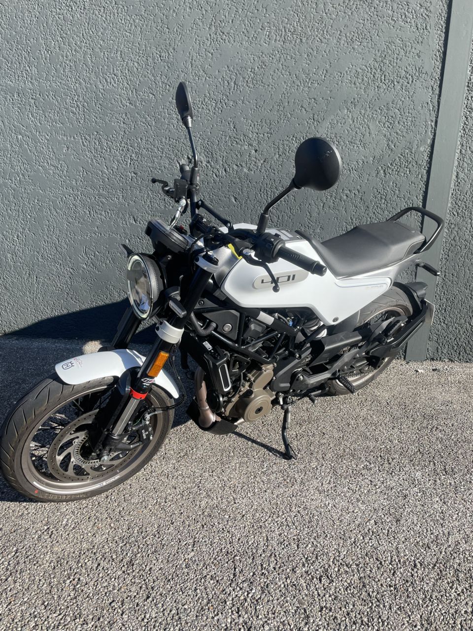 HUSQVARNA SVARTPILEN 401 4