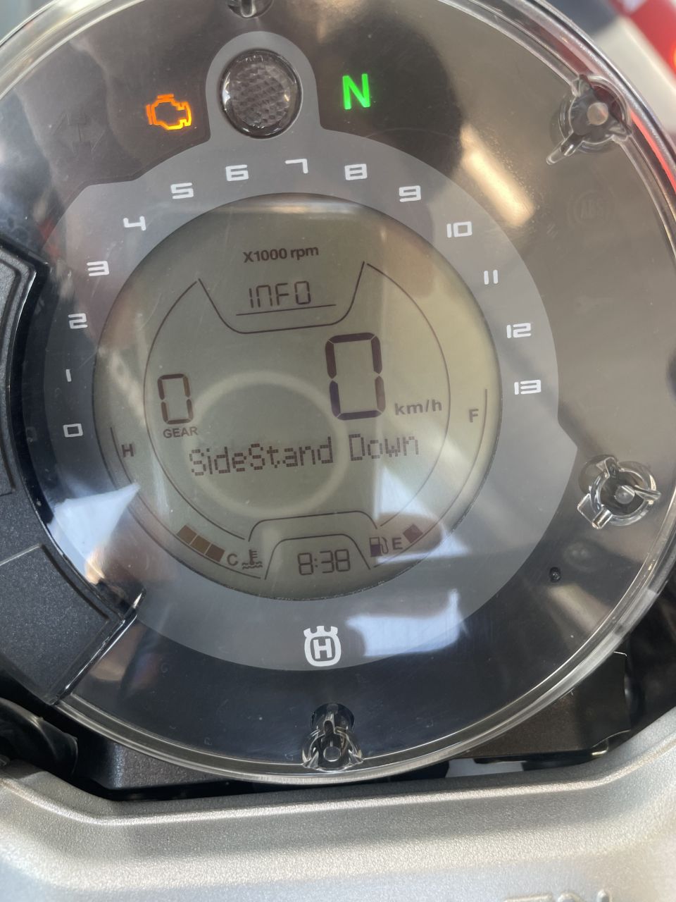 HUSQVARNA SVARTPILEN 401 4