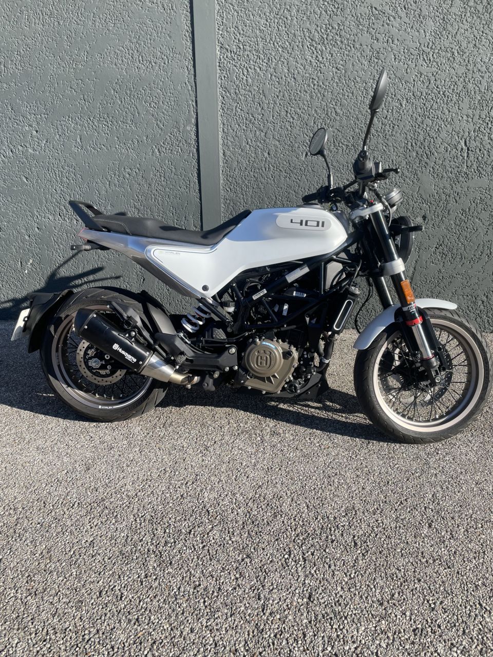 HUSQVARNA SVARTPILEN 401 4