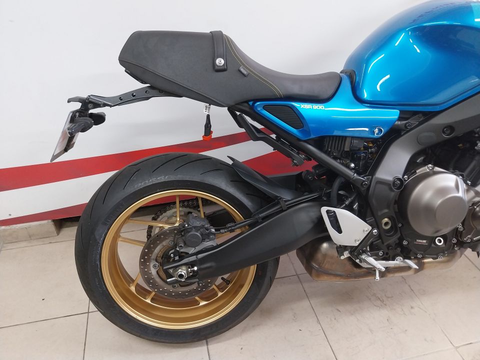 YAMAHA XSR 900 ABS 4