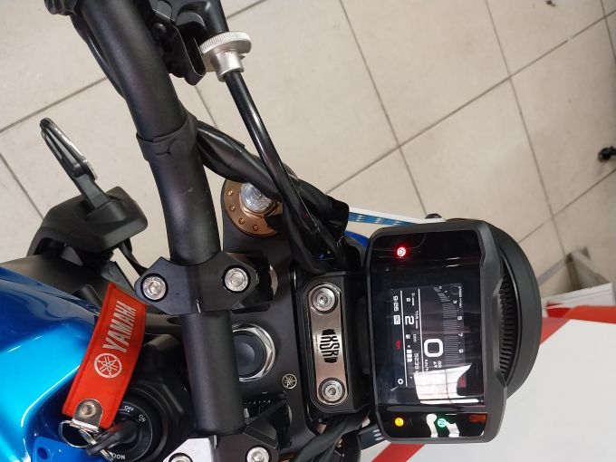 YAMAHA XSR 900 ABS 4
