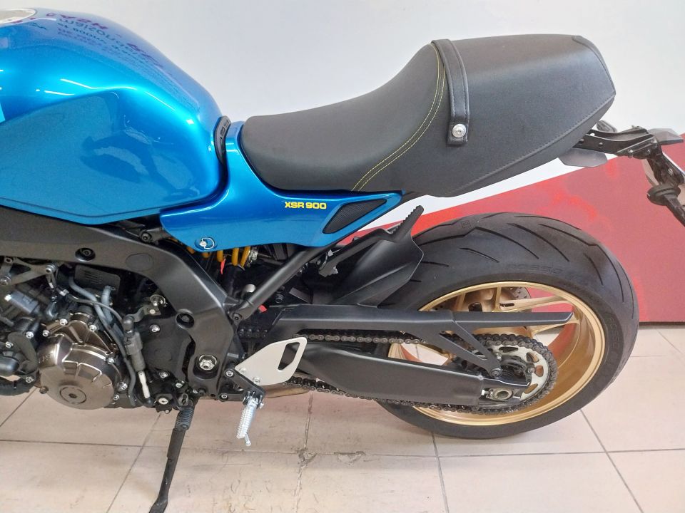 YAMAHA XSR 900 ABS 4