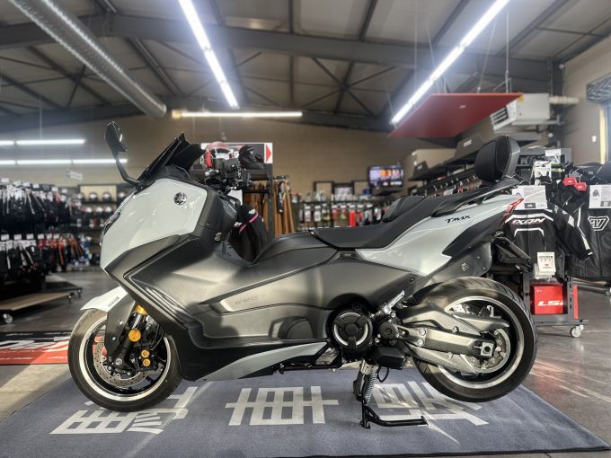 YAMAHA XP T-MAX 560 TECH MAX 4