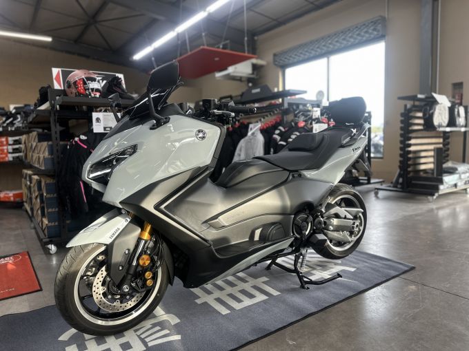 YAMAHA XP T-MAX 560 TECH MAX 4