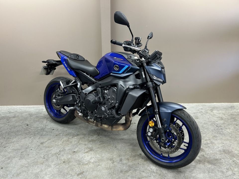 YAMAHA MT-09 Y-AMT 4