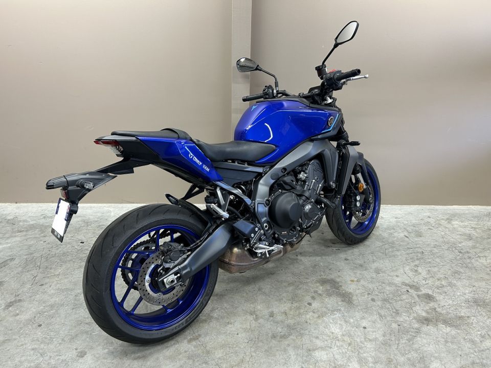 YAMAHA MT-09 Y-AMT 4
