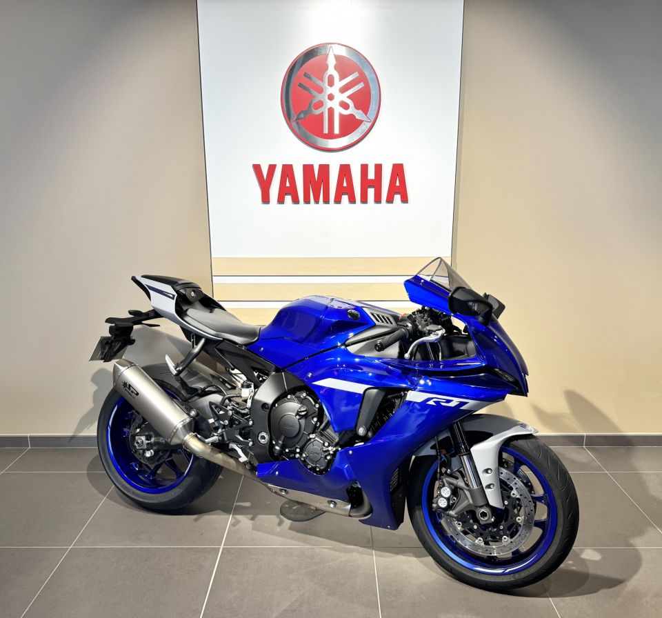 YAMAHA YZF 1000 R1 4