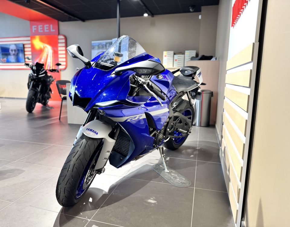 YAMAHA YZF 1000 R1 4