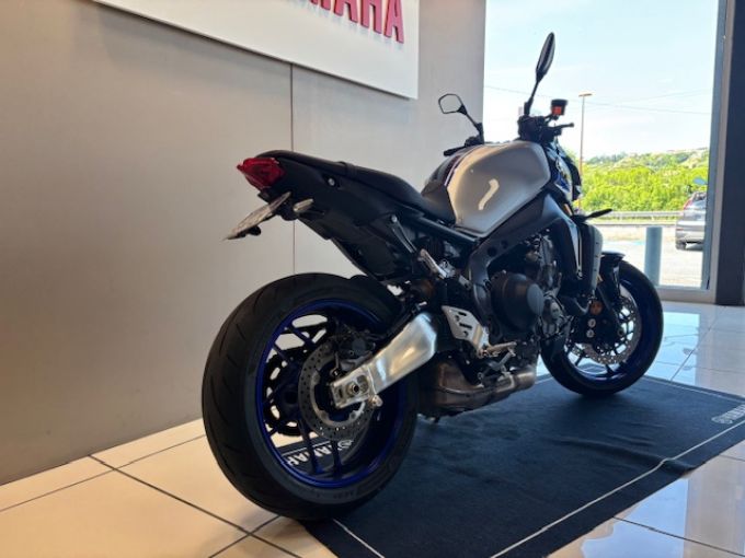 YAMAHA MT-09 SP 4