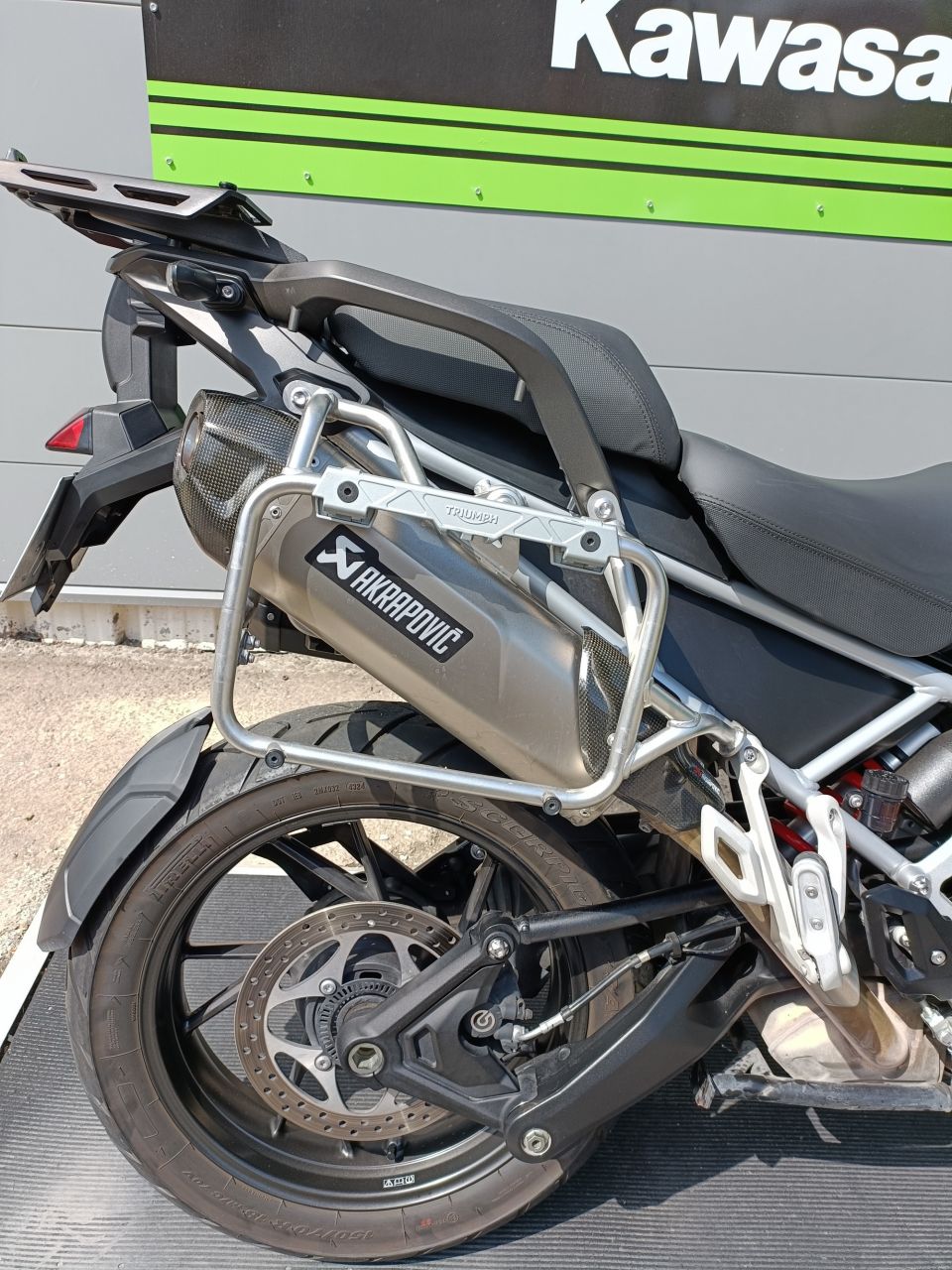 TRIUMPH TIGER 1200 GT EXPLORER 1ER MAIN POT AKRAPOVIC 4
