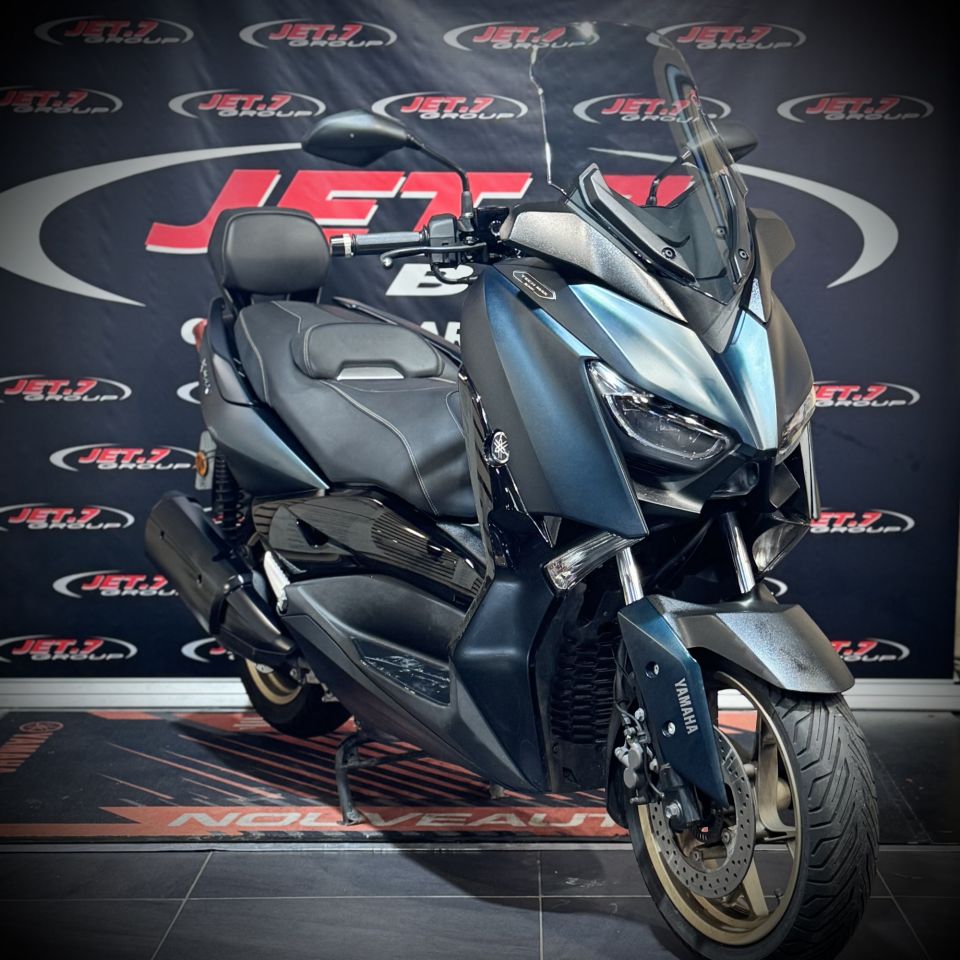 YAMAHA XMAX 300 Tech Max 4