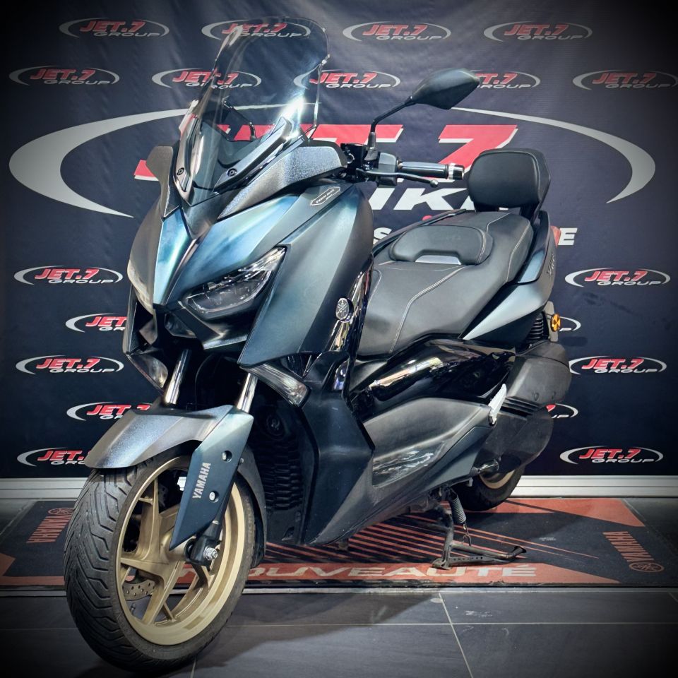 YAMAHA XMAX 300 Tech Max 4