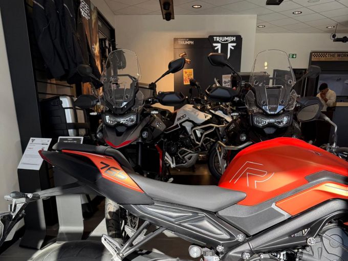 TRIUMPH STREET TRIPLE 765 R 4