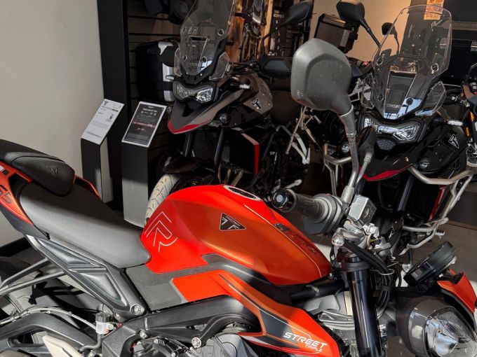 TRIUMPH STREET TRIPLE 765 R 4
