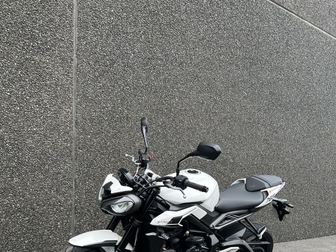 TRIUMPH STREET TRIPLE 765 R 4