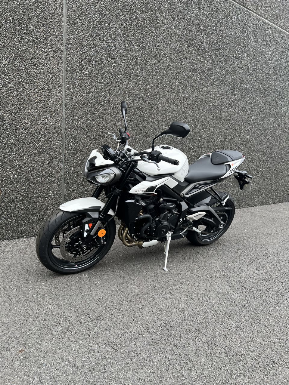 TRIUMPH STREET TRIPLE 765 R 4