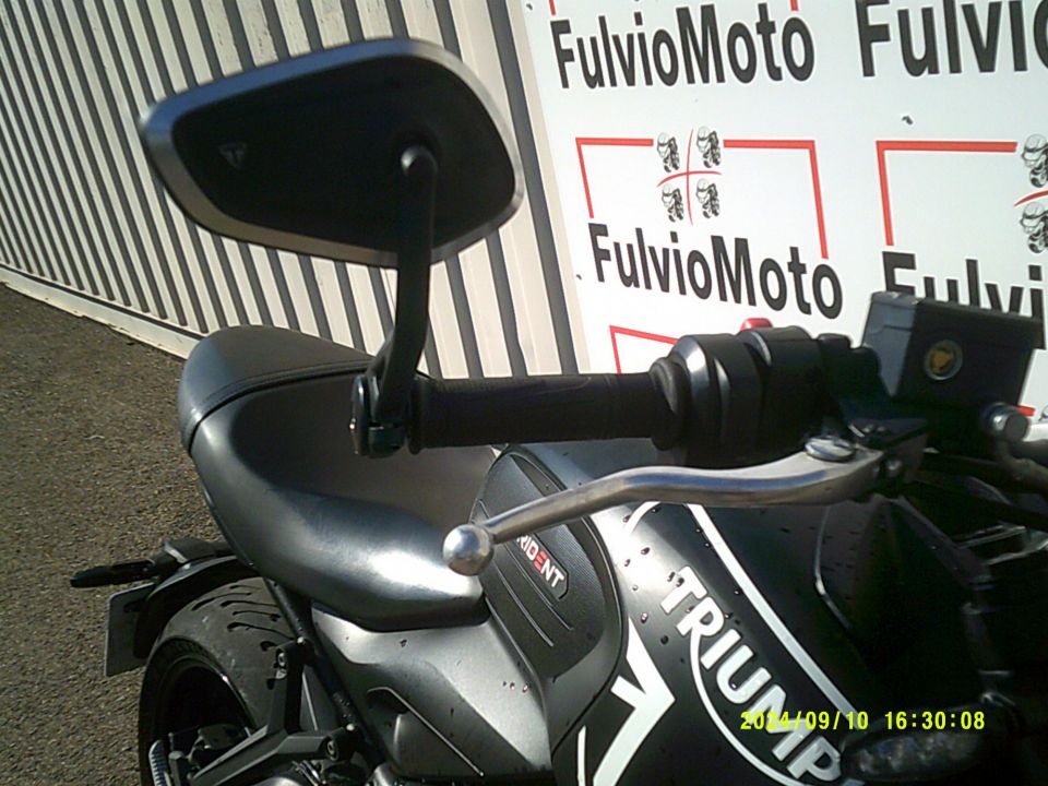 TRIUMPH TRIDENT 660 4