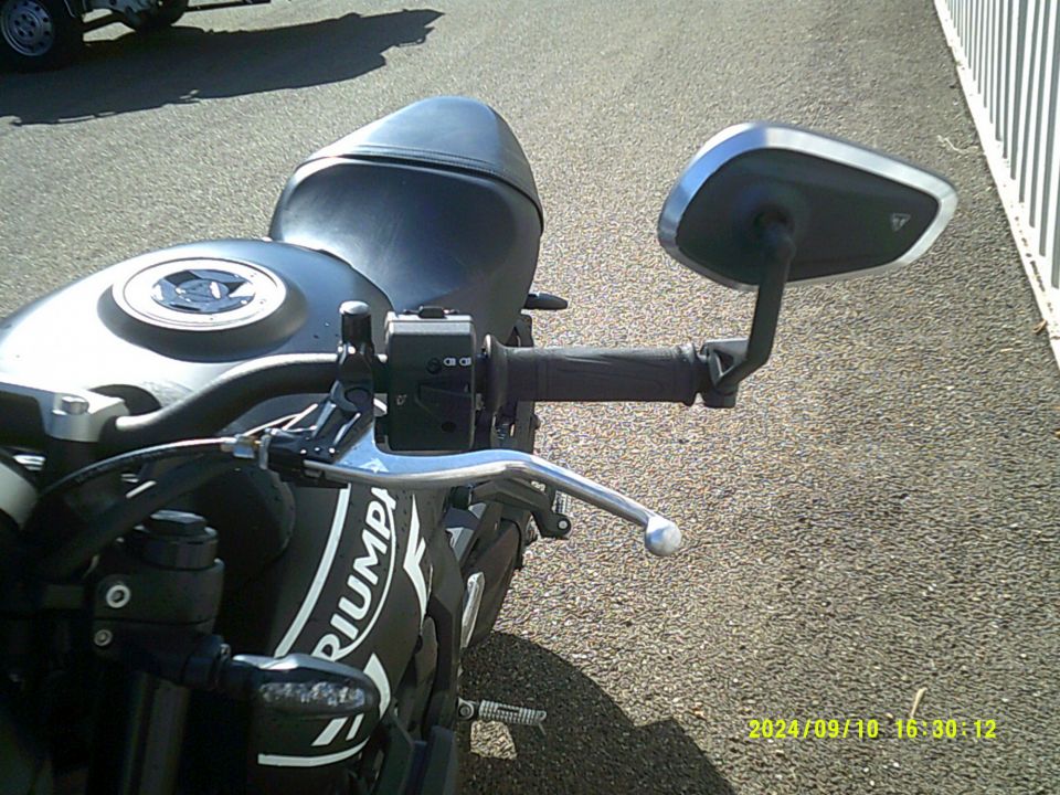 TRIUMPH TRIDENT 660 4