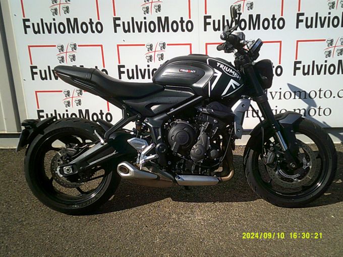 TRIUMPH TRIDENT 660 4