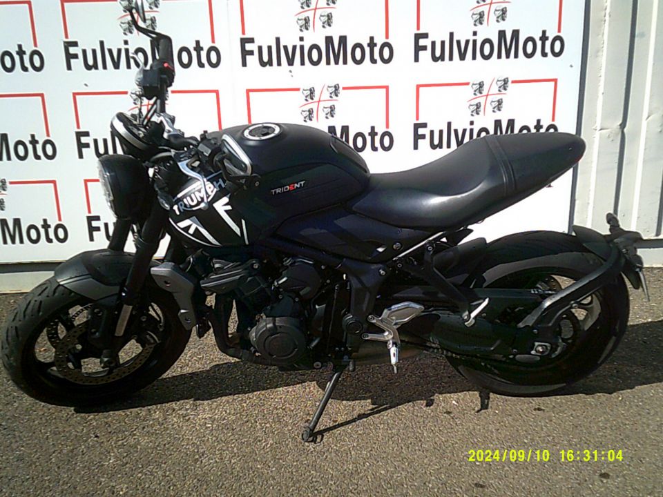 TRIUMPH TRIDENT 660 4