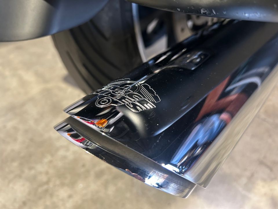 HARLEY-DAVIDSON DYNA SWITCHBACK 1690 4