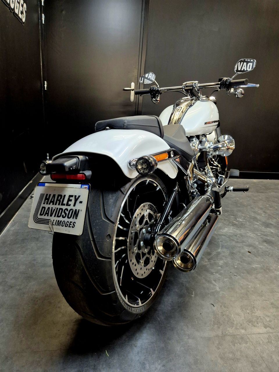 HARLEY-DAVIDSON SOFTAIL BREAKOUT 1923 4