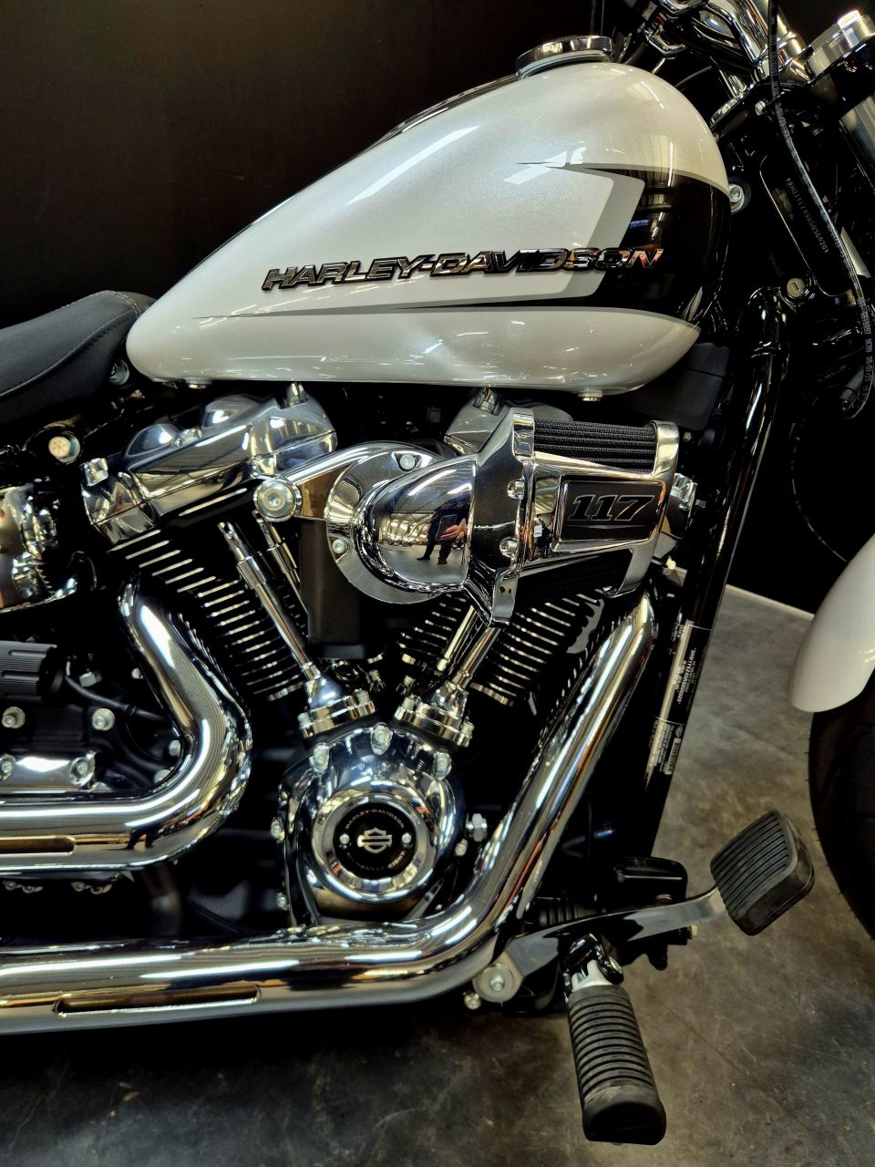 HARLEY-DAVIDSON SOFTAIL BREAKOUT 1923 4