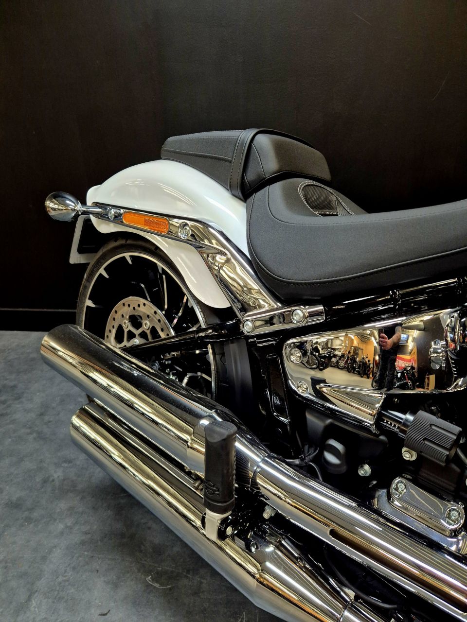 HARLEY-DAVIDSON SOFTAIL BREAKOUT 1923 4