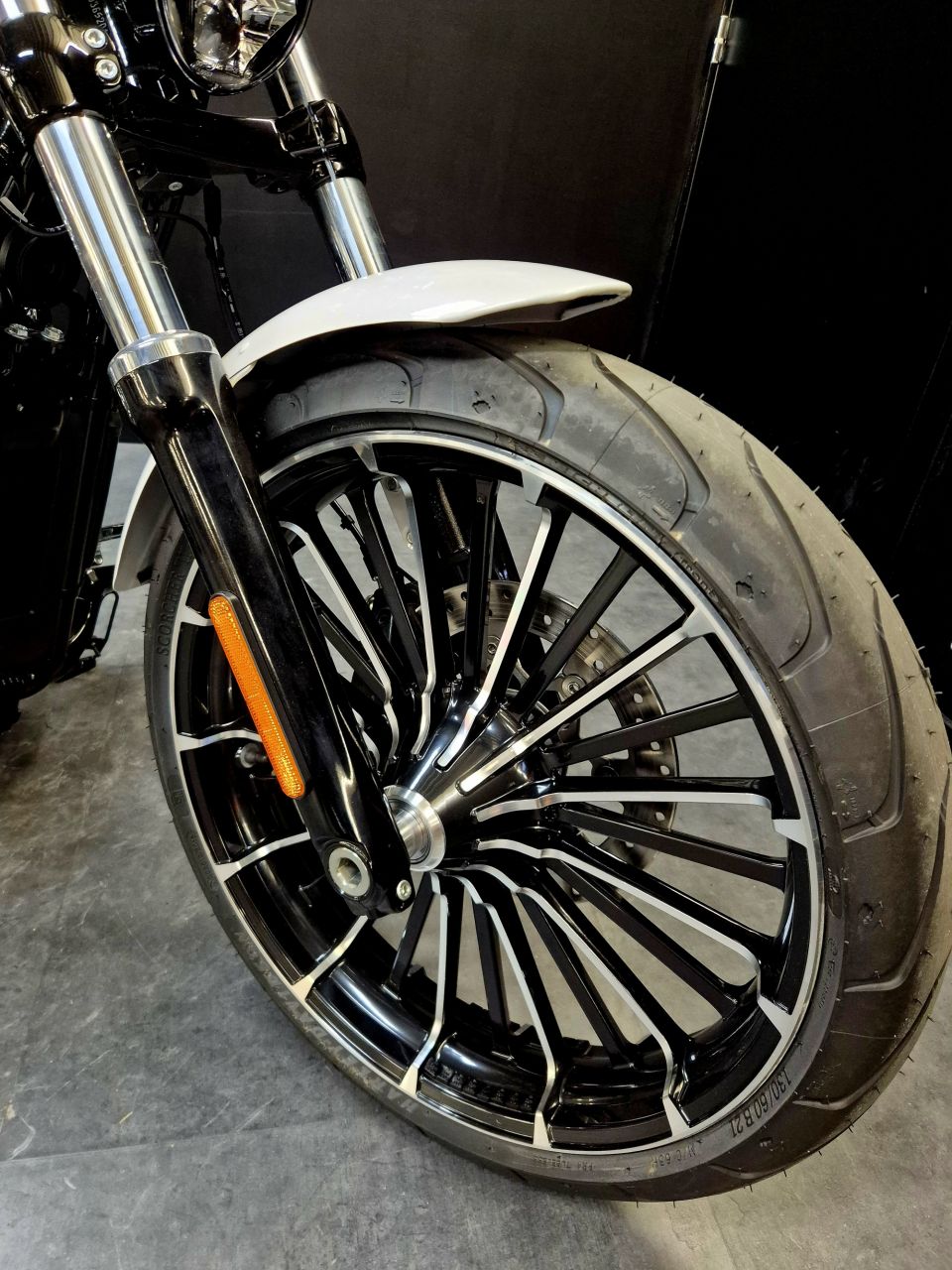 HARLEY-DAVIDSON SOFTAIL BREAKOUT 1923 4