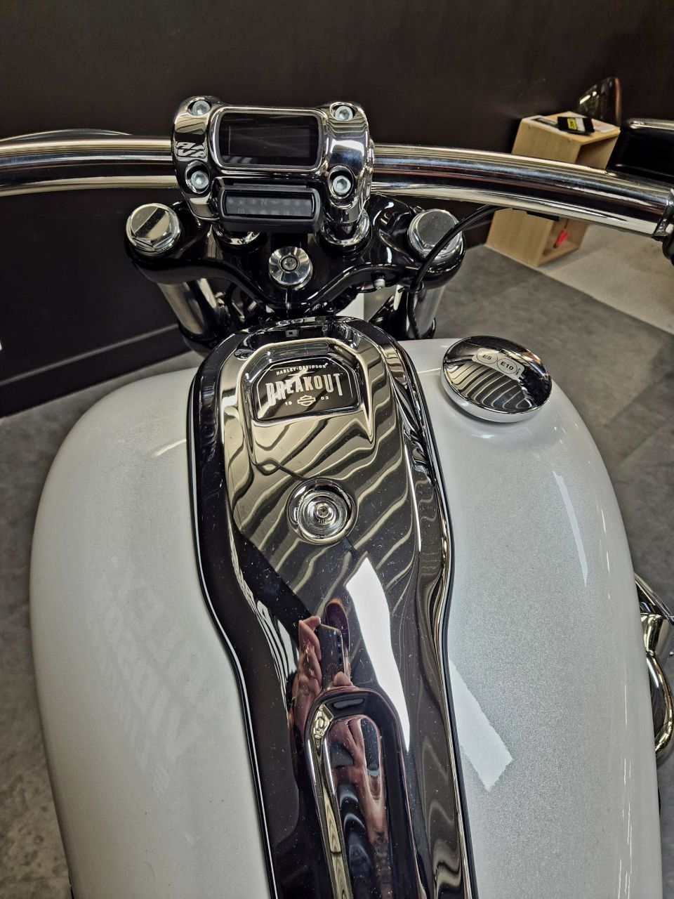 HARLEY-DAVIDSON SOFTAIL BREAKOUT 1923 4