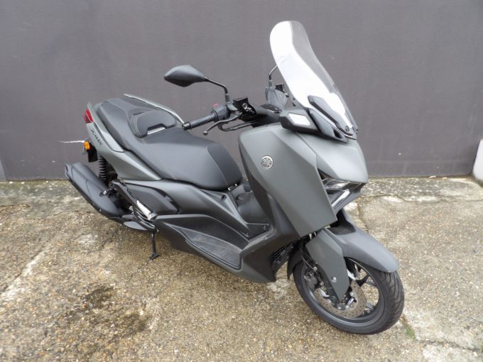 YAMAHA XMAX 125 4