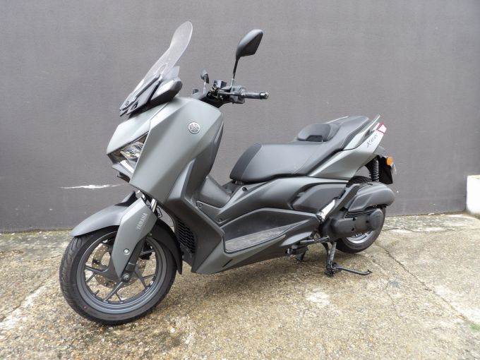 YAMAHA XMAX 125 4