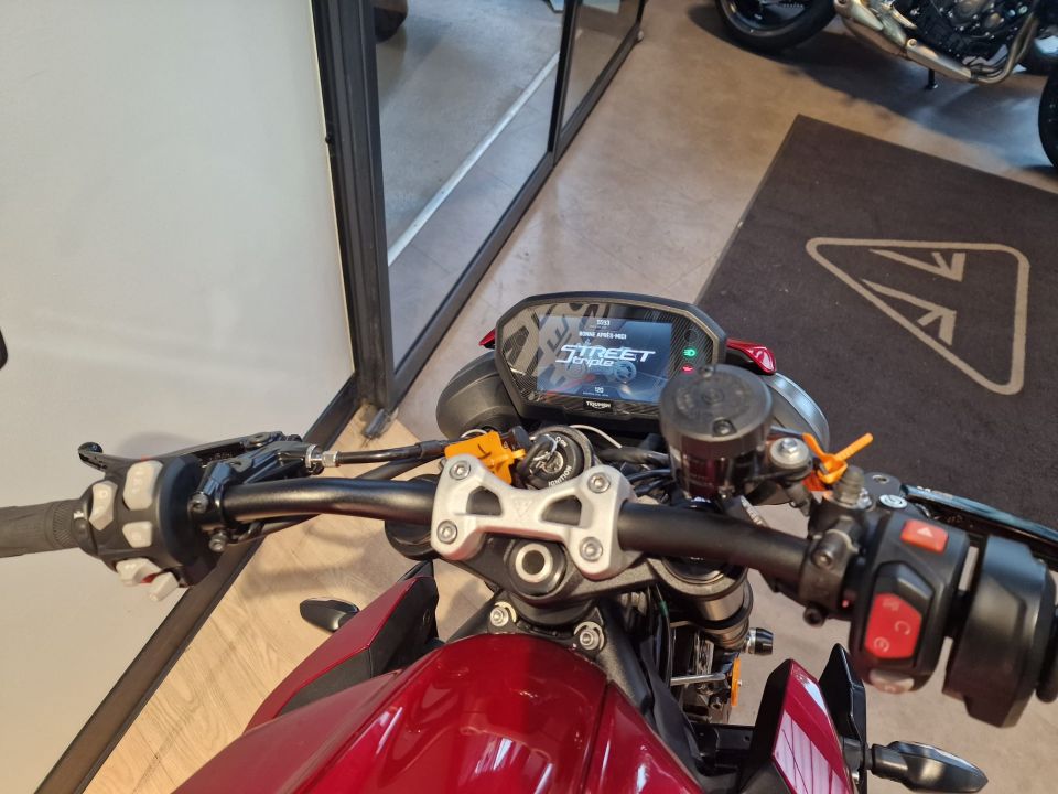 TRIUMPH STREET TRIPLE 765 RS 4