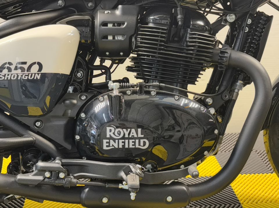 ROYAL ENFIELD SHOTGUN 650 4