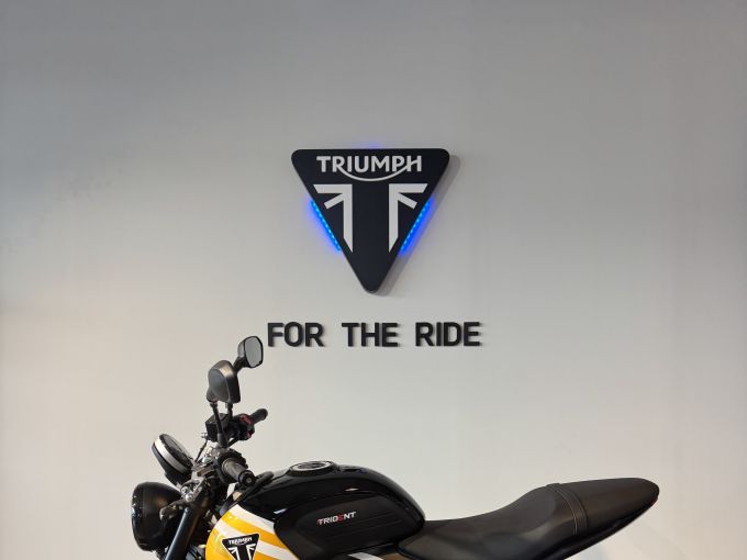 TRIUMPH TRIDENT 660 4
