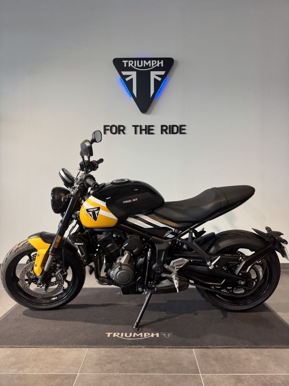 TRIUMPH TRIDENT 660 4