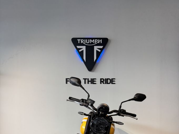 TRIUMPH TRIDENT 660 4