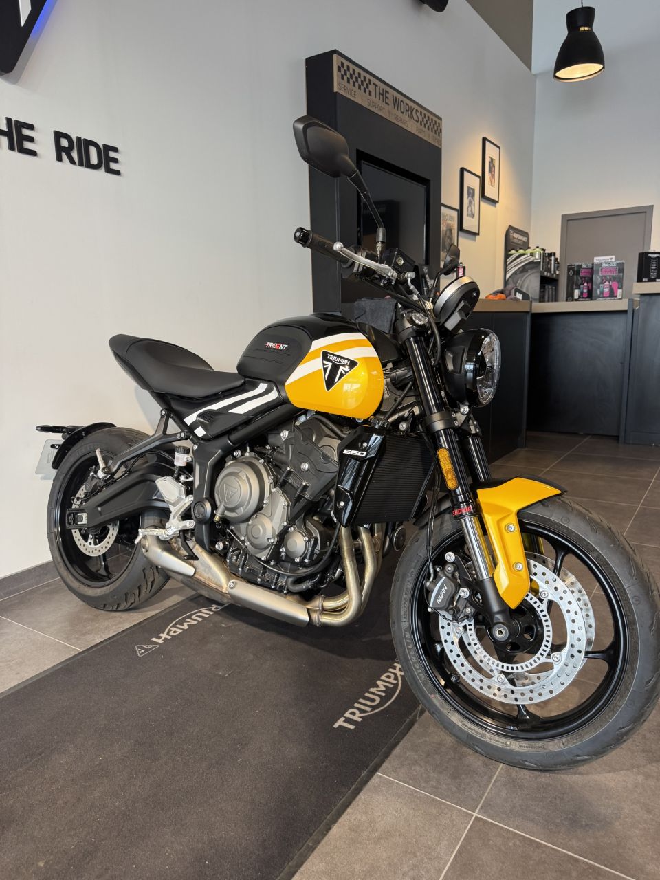 TRIUMPH TRIDENT 660 4