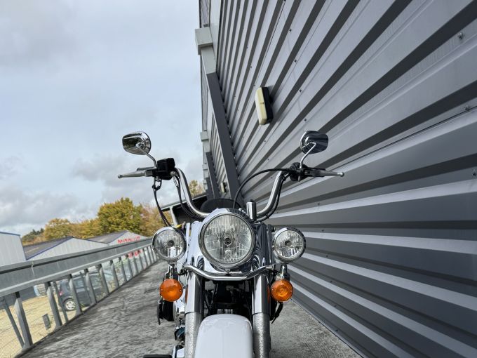 HARLEY-DAVIDSON SOFTAIL HERITAGE 1584 CLASSIC 4