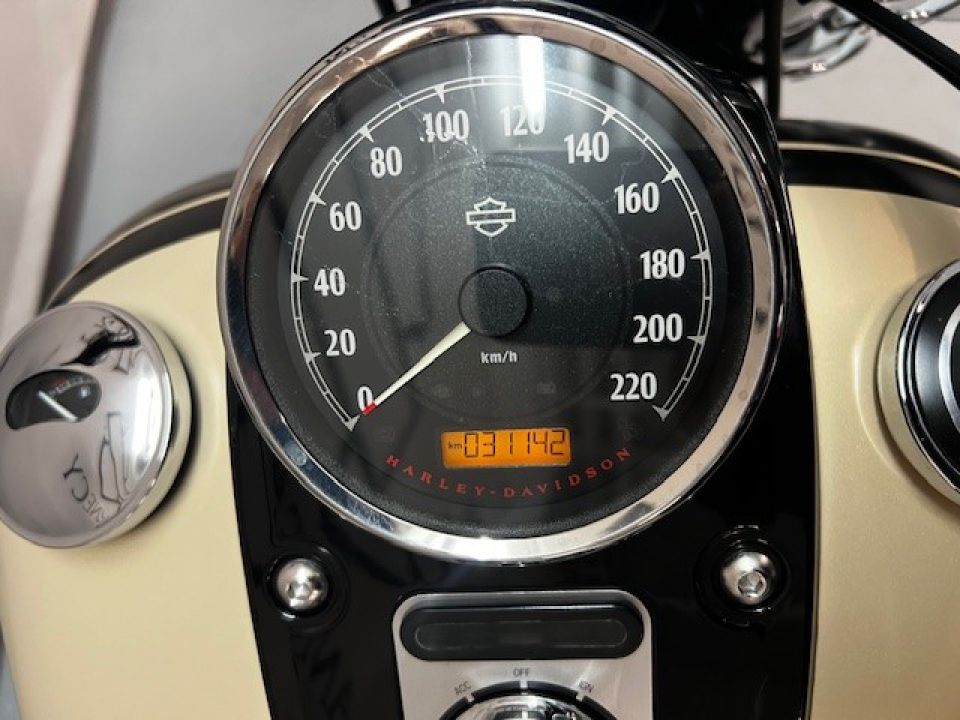 HARLEY-DAVIDSON DYNA FAT BOB 1690 4