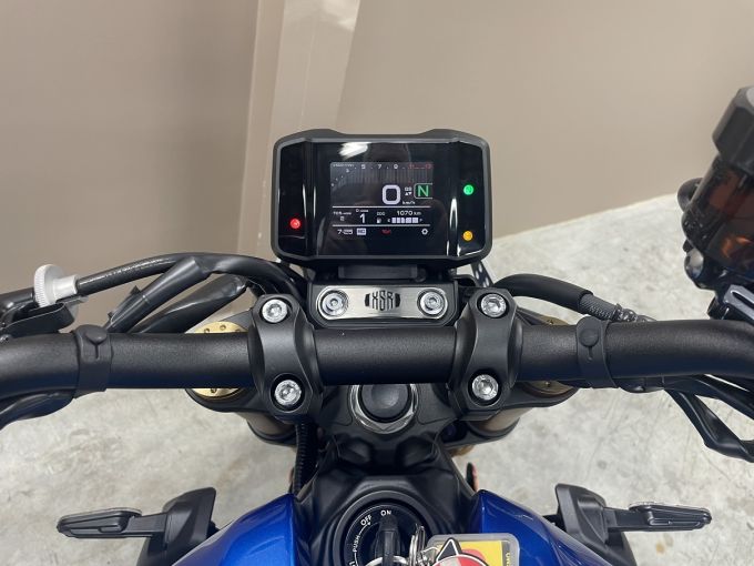 YAMAHA XSR 900 ABS 4
