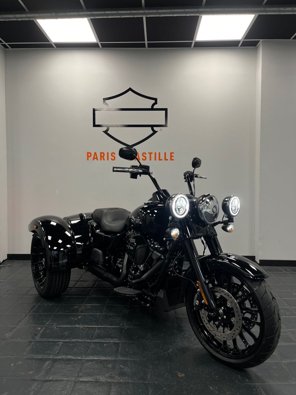 HARLEY-DAVIDSON TRIKE FREEWHEELER 1868 4