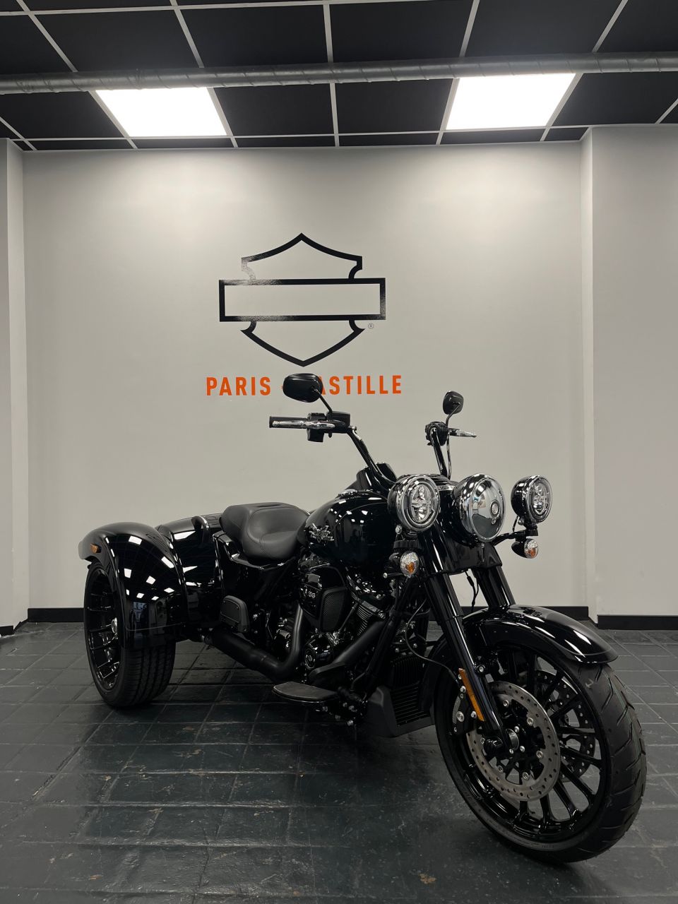 HARLEY-DAVIDSON TRIKE FREEWHEELER 1868 4