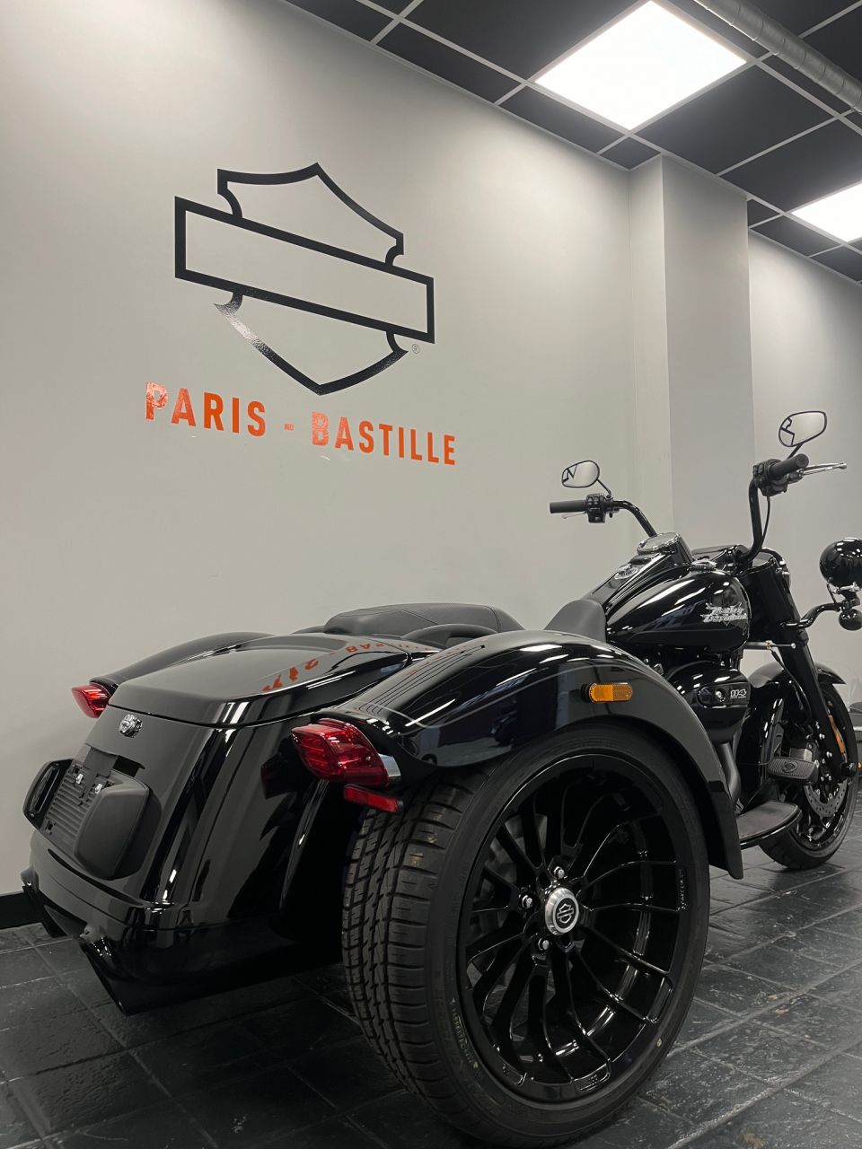 HARLEY-DAVIDSON TRIKE FREEWHEELER 1868 4