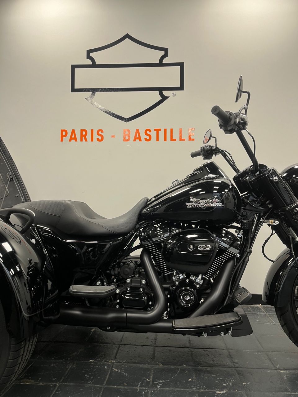 HARLEY-DAVIDSON TRIKE FREEWHEELER 1868 4