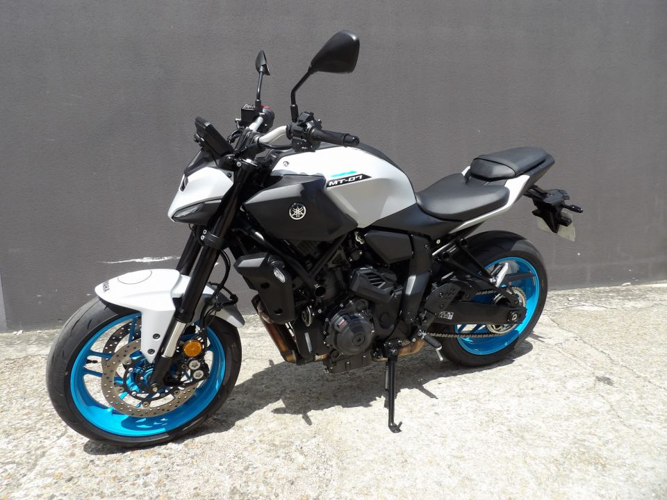 YAMAHA MT-07 Y-AMT 4