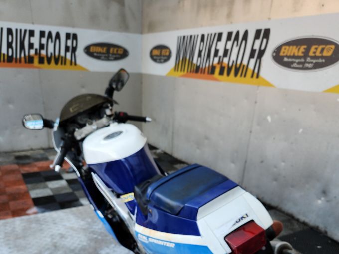 SUZUKI RGV 4