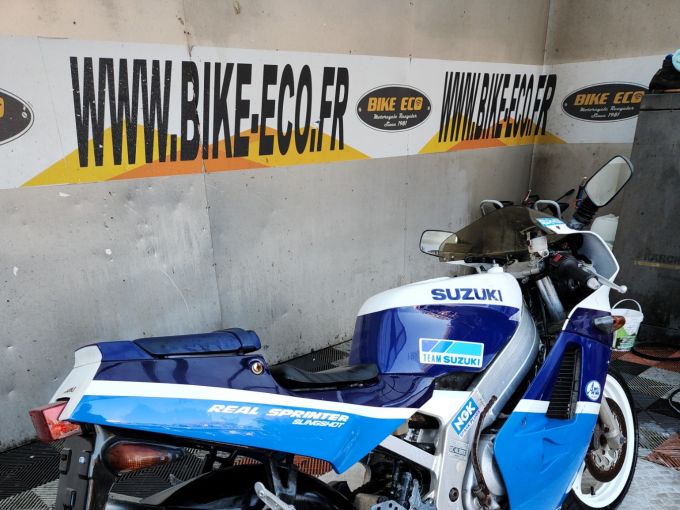 SUZUKI RGV 4