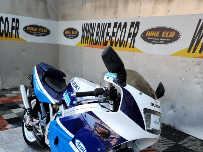 SUZUKI RGV 4
