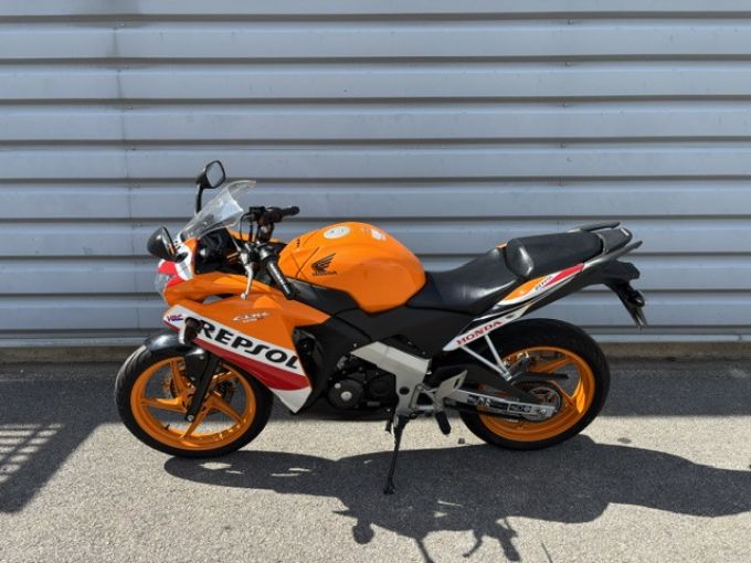 HONDA CBR125R REPSOL 4